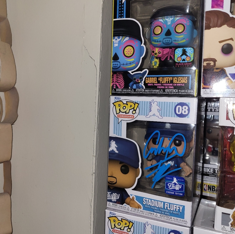 Funko signed bnib - Picture 3 of 3
